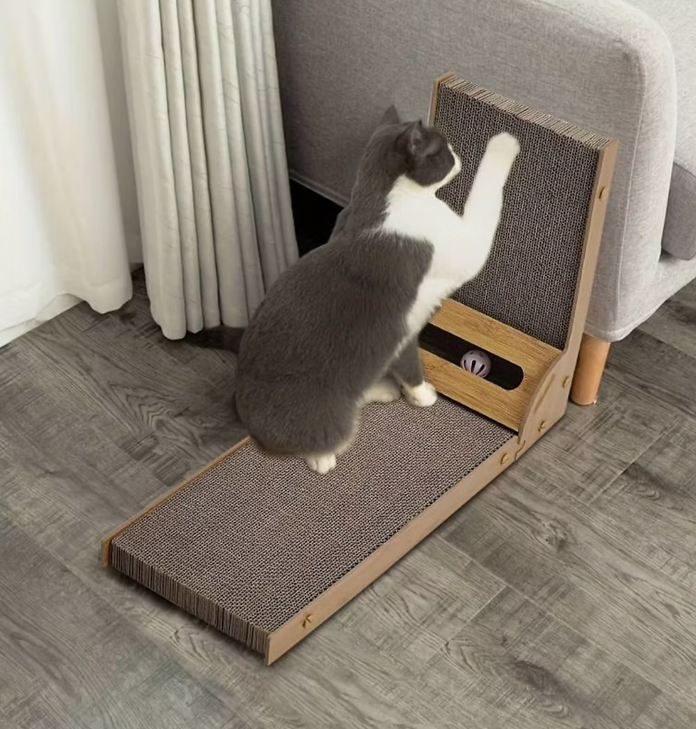 L Shaped Scratcher with Ball